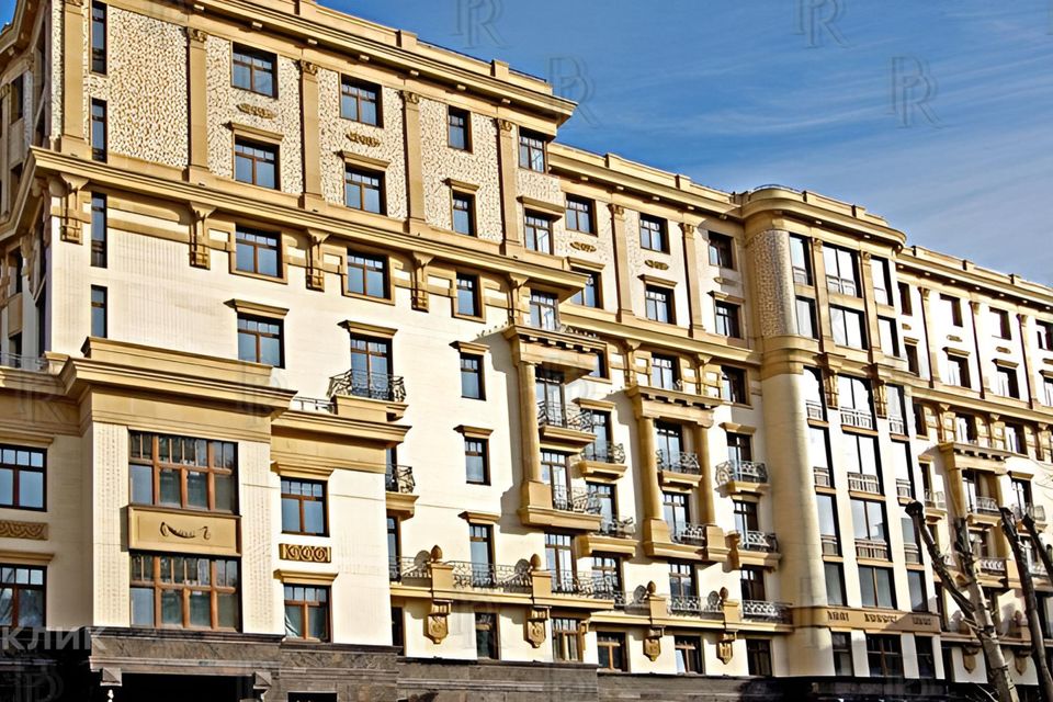 Продаётся 3-комнатная квартира, 235 м²