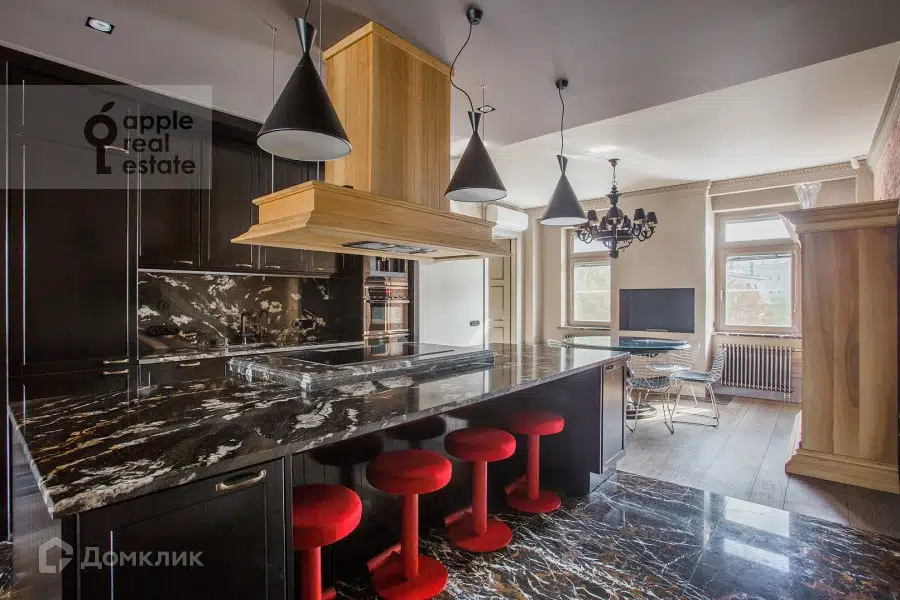 Продаётся 4-комнатная квартира, 182.2 м²