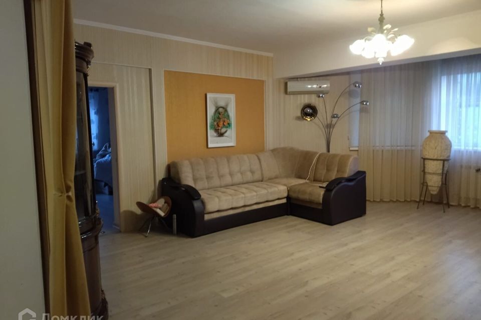 Продаётся 3-комнатная квартира, 130 м²