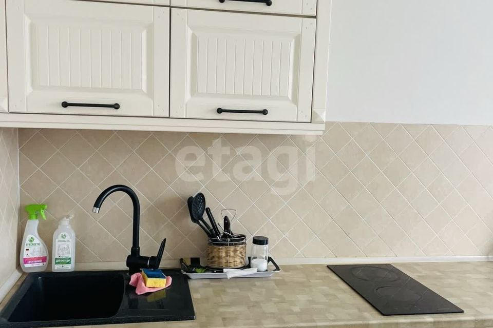 Продаётся 1-комнатная квартира, 42 м²