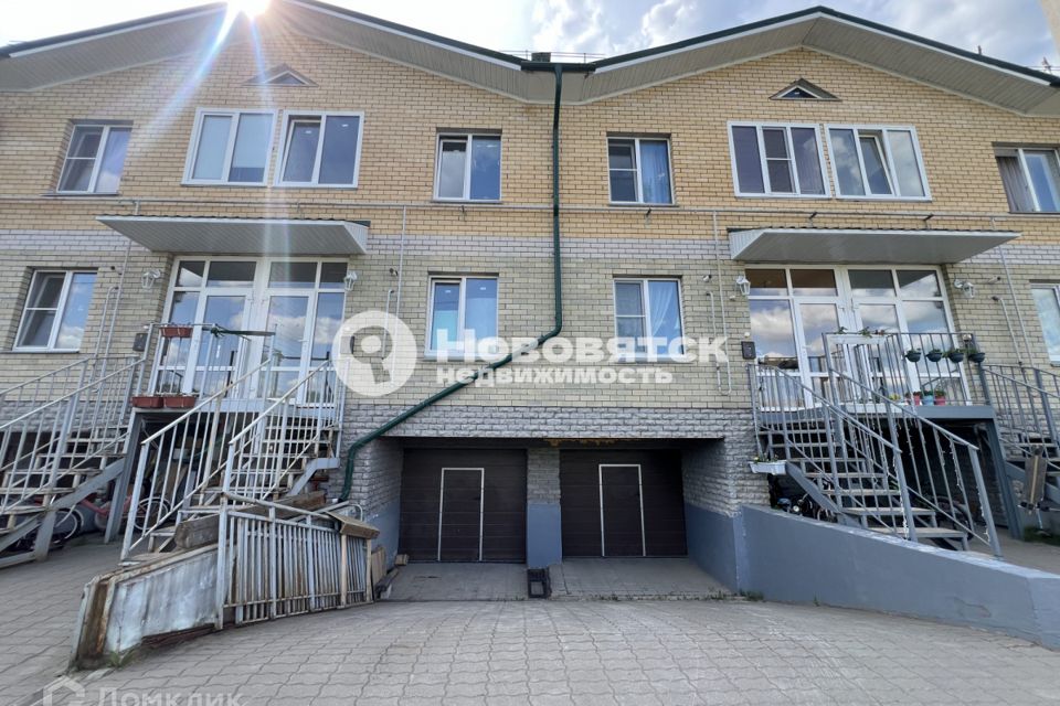 Продаётся 4-комнатная квартира, 122.6 м²