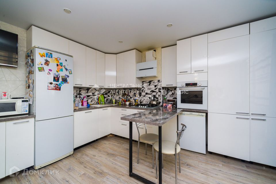 Продаётся 3-комнатная квартира, 93 м²