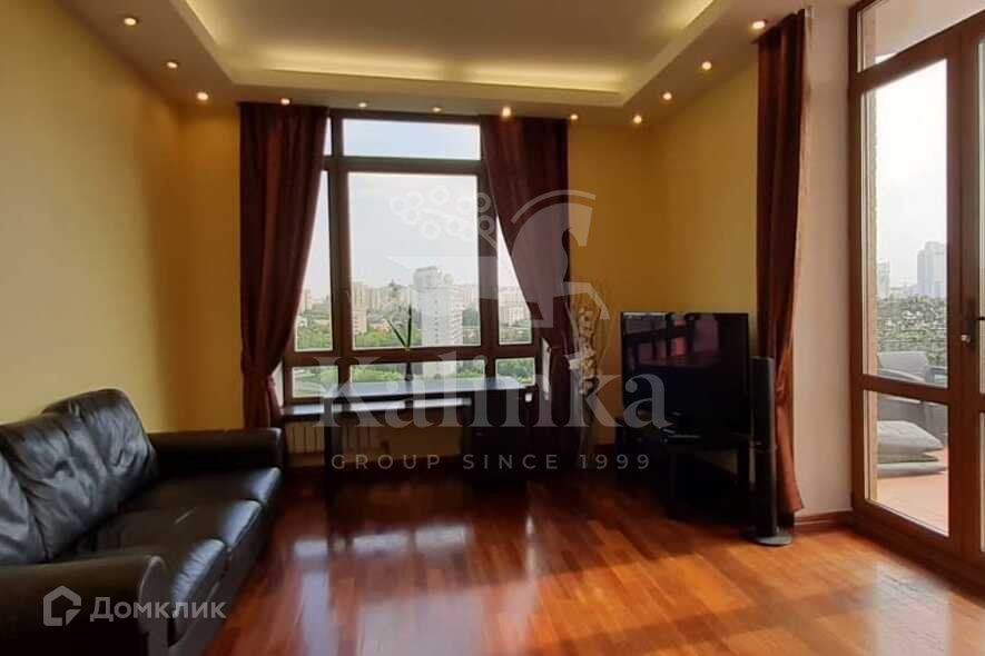Продаётся 4-комнатная квартира, 100 м²