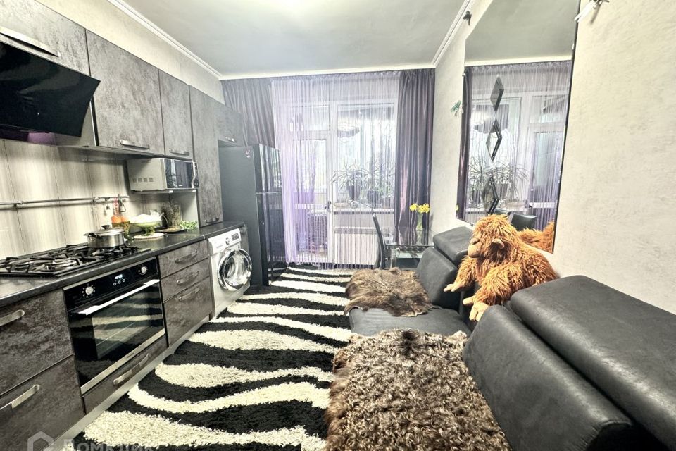 Продаётся 1-комнатная квартира, 64 м²