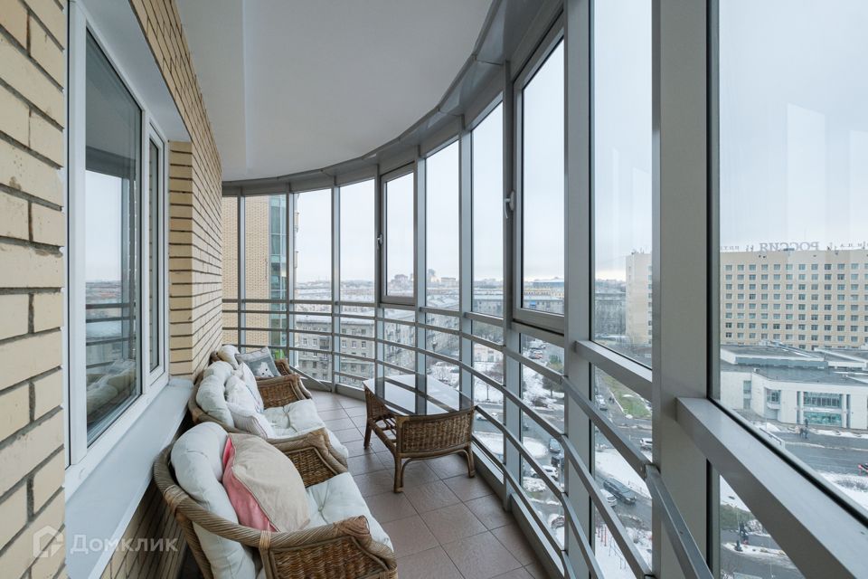 Продаётся 3-комнатная квартира, 131.8 м²