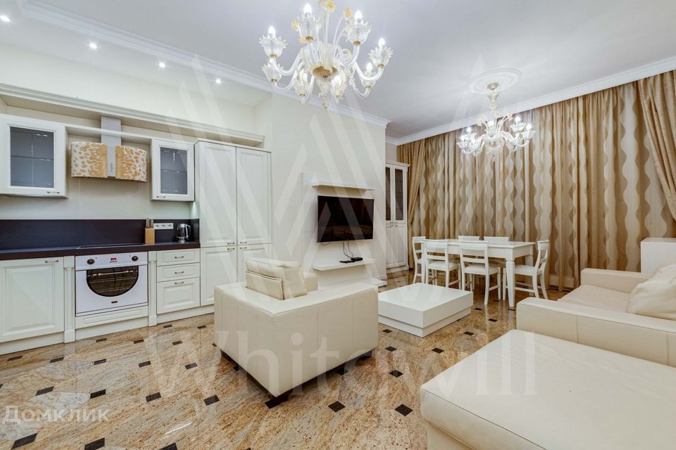 Сдаётся 4-комнатная квартира, 132 м²