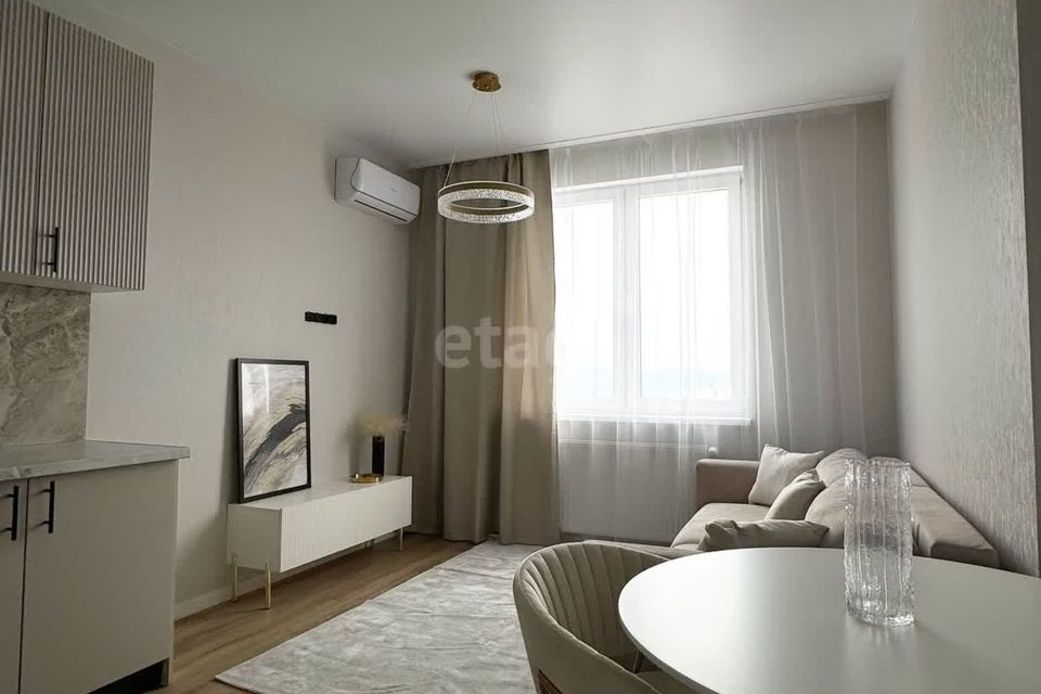 Продаётся 1-комнатная квартира, 42.3 м²