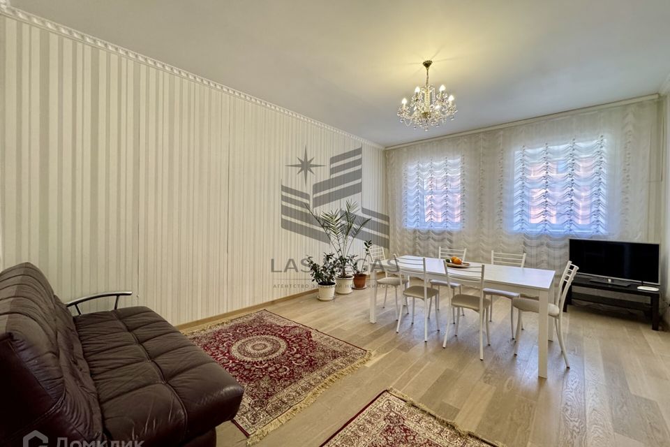 Сдаётся 2-комнатная квартира, 90 м²