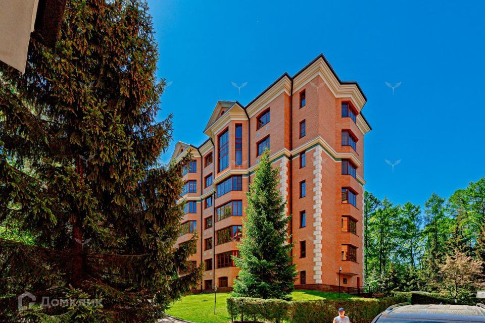 Продаётся 6-комнатная квартира, 220 м²