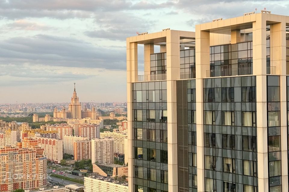 Продаётся 6-комнатная квартира, 180 м²