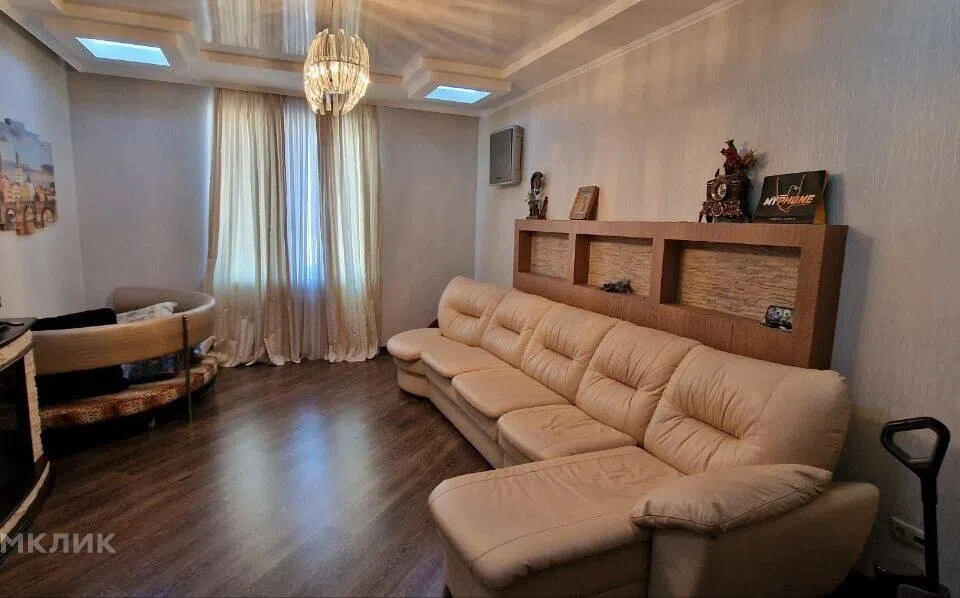 Продаётся 3-комнатная квартира, 138 м²