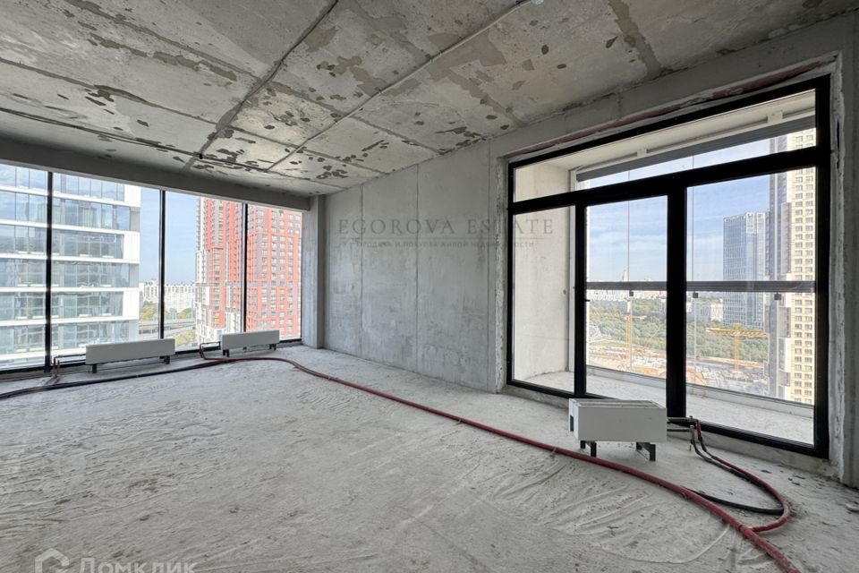 Продаётся 4-комнатная квартира, 139.7 м²