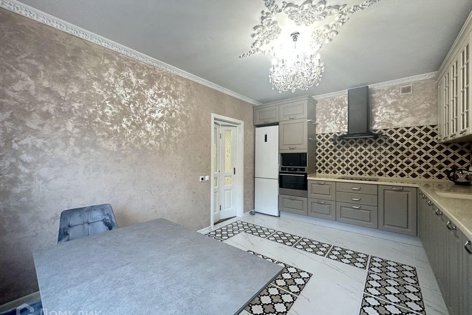 Продаётся 2-комнатная квартира, 69.5 м²