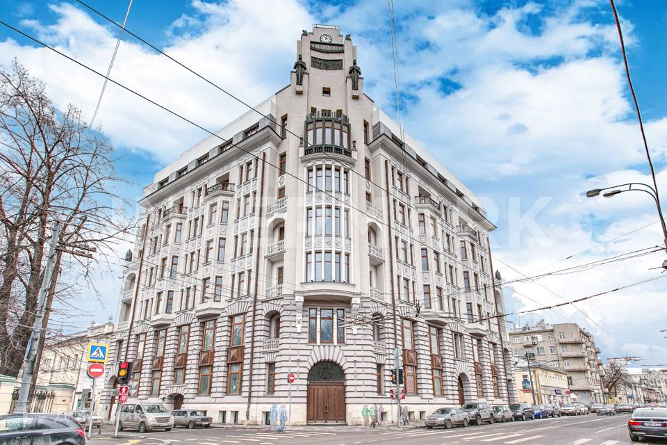 Продаётся 4-комнатная квартира, 286.5 м²