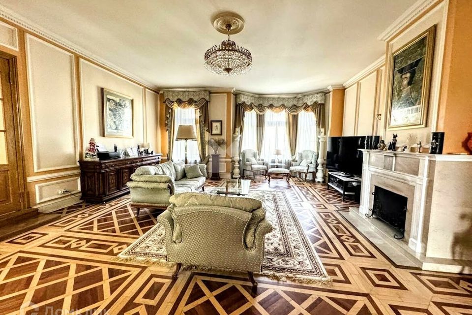 Сдаётся 4-комнатная квартира, 160 м²