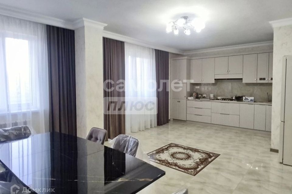 Сдаётся 4-комнатная квартира, 150 м²