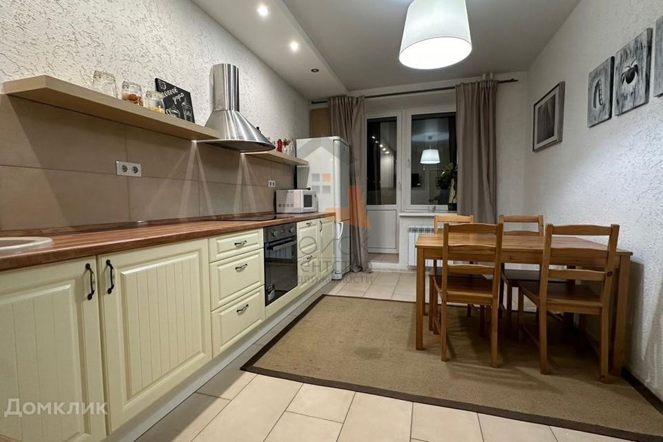Сдаётся 2-комнатная квартира, 65 м²