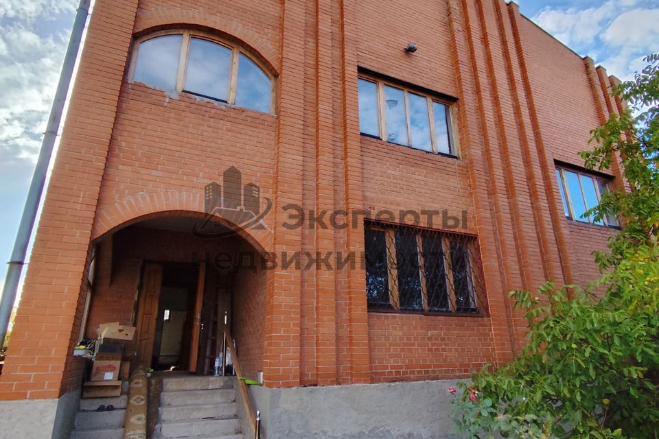 Продаётся 2-этажный дом, 360 м²