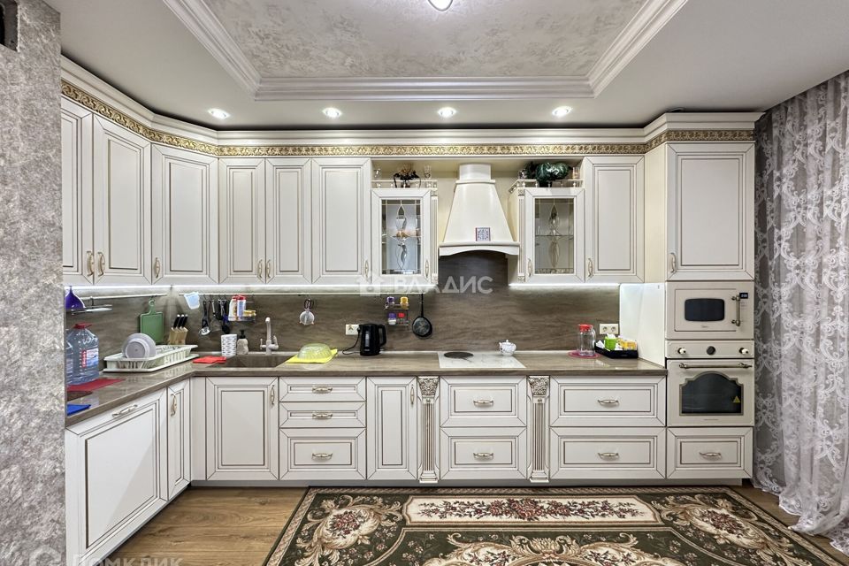 Продаётся 4-комнатная квартира, 128 м²