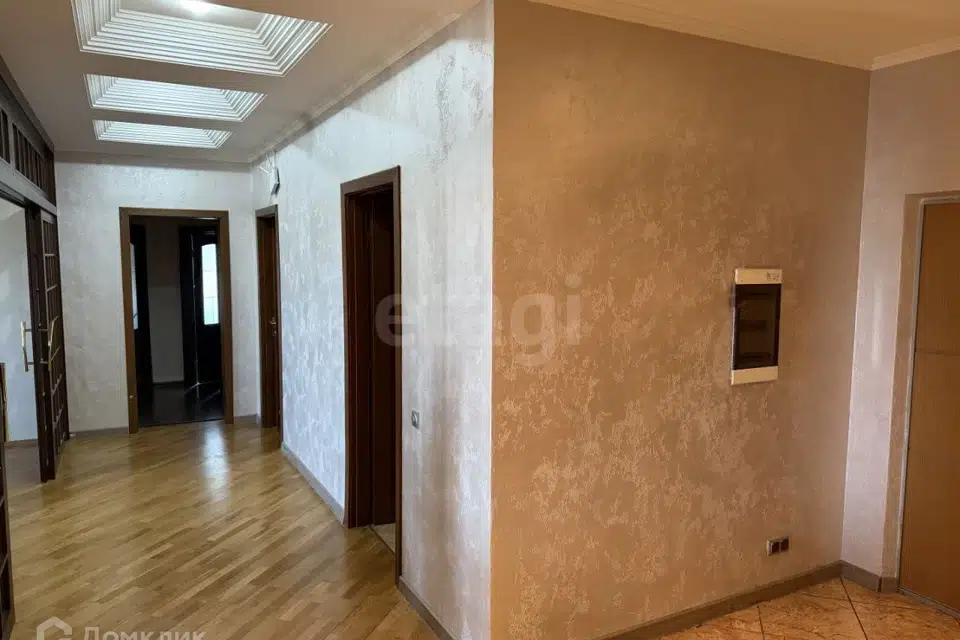Продаётся 4-комнатная квартира, 170 м²