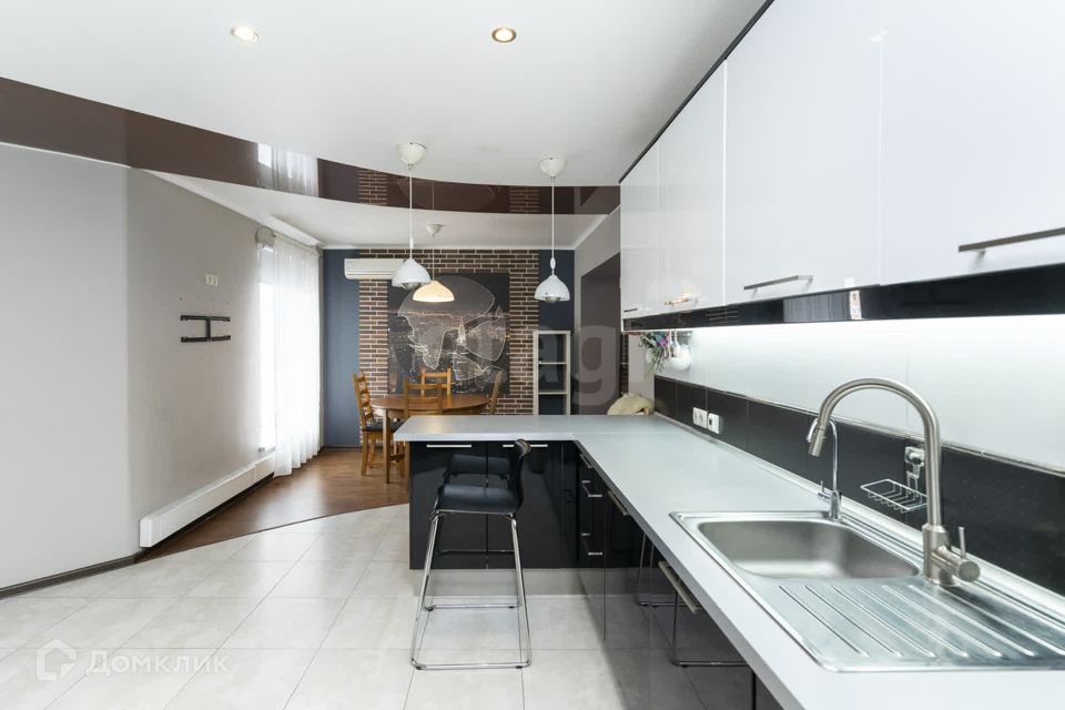 Продаётся 2-комнатная квартира, 93.3 м²