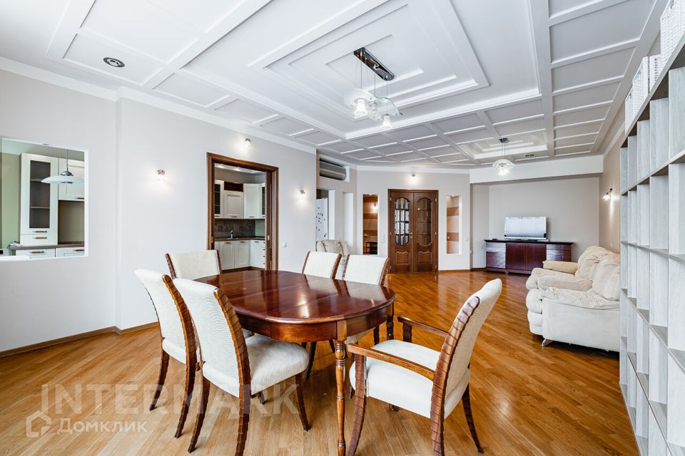 Сдаётся 4-комнатная квартира, 154 м²