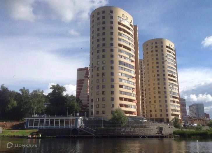 Продаётся 4-комнатная квартира, 108.2 м²