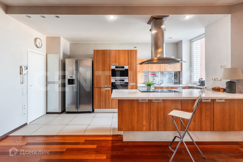 Продаётся 3-комнатная квартира, 102.3 м²