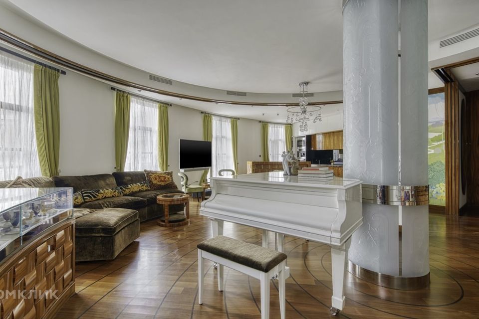 Продаётся 3-комнатная квартира, 160 м²