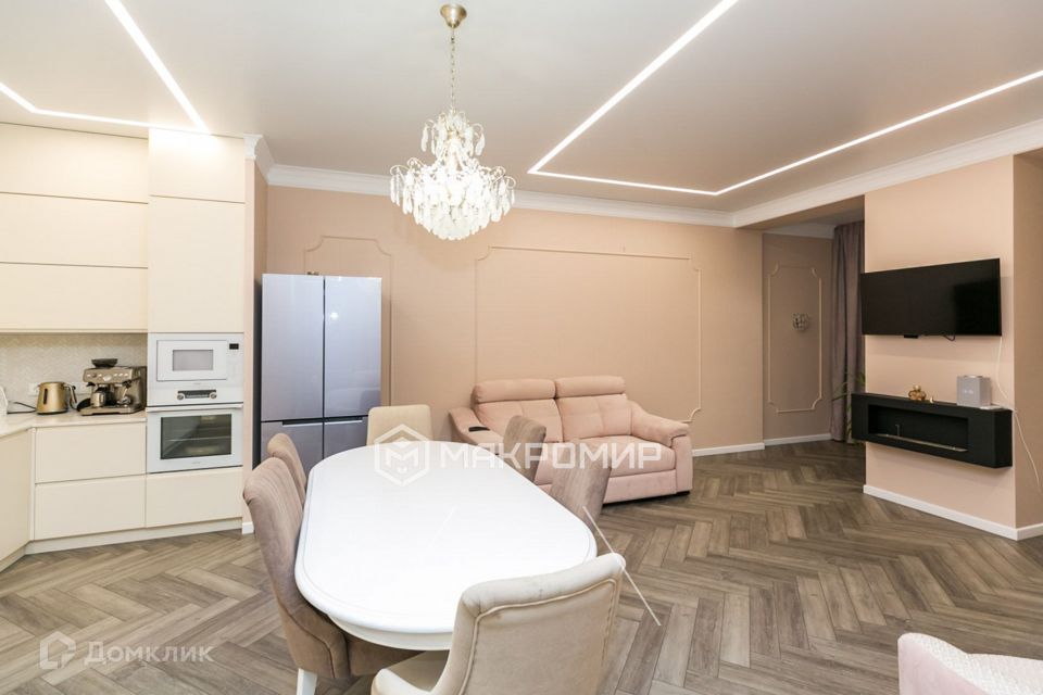 Продаётся 3-комнатная квартира, 142.5 м²
