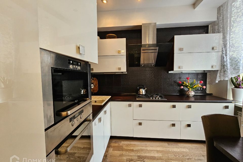 Продаётся 3-комнатная квартира, 63.7 м²