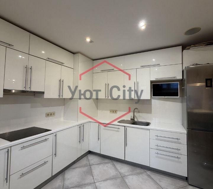 Сдаётся 2-комнатная квартира, 62.2 м²