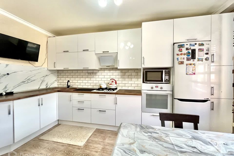 Продаётся 2-комнатная квартира, 67.8 м²