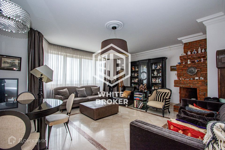Продаётся 6-комнатная квартира, 245.6 м²