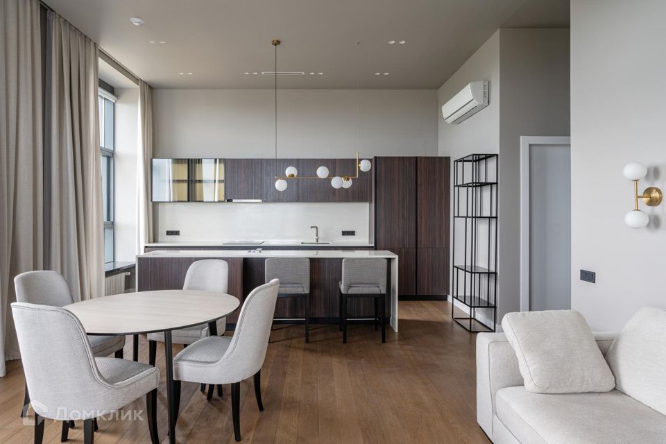 Сдаётся 4-комнатная квартира, 137 м²