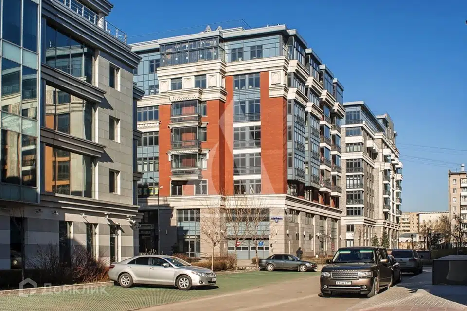 Продаётся 3-комнатная квартира, 132 м²