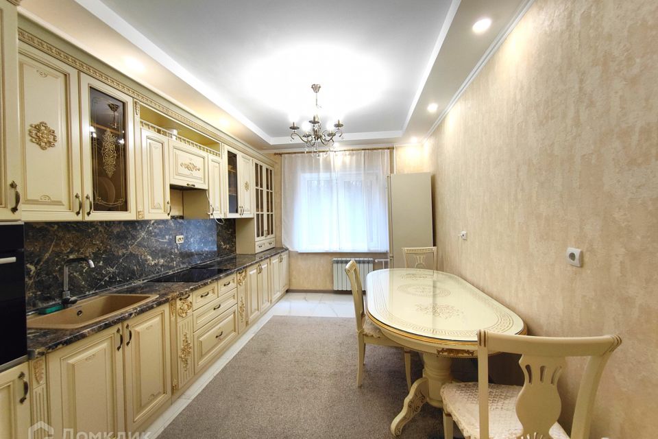 Продаётся 3-комнатная квартира, 105 м²