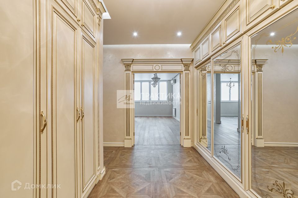 Продаётся 4-комнатная квартира, 160 м²