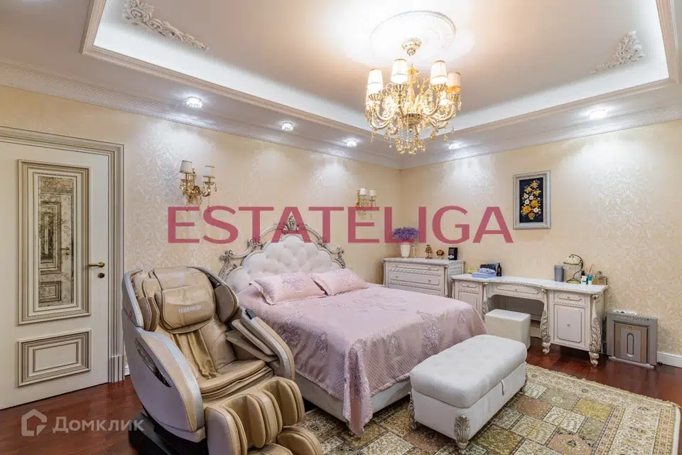 Продаётся 4-комнатная квартира, 193 м²