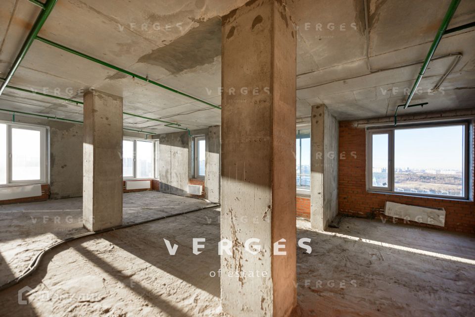 Продаётся 4-комнатная квартира, 132 м²