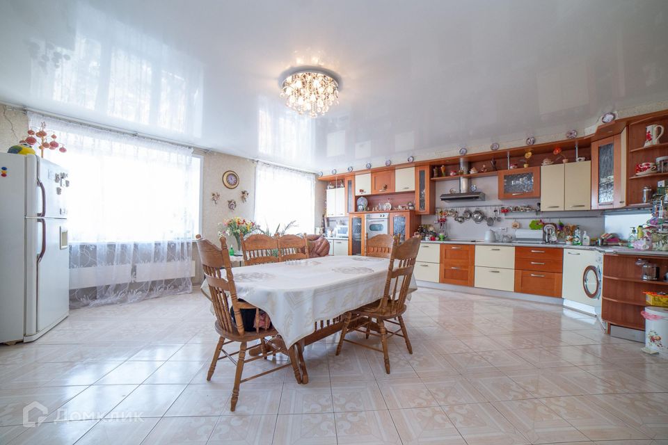 Продаётся 5-комнатная квартира, 202 м²