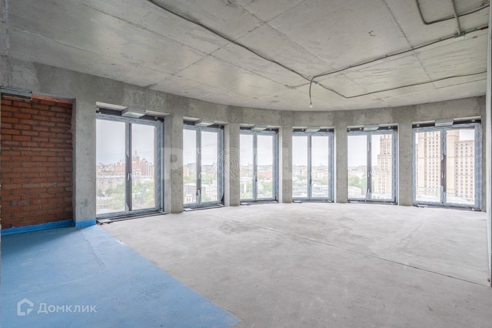 Продаётся 4-комнатная квартира, 154.8 м²