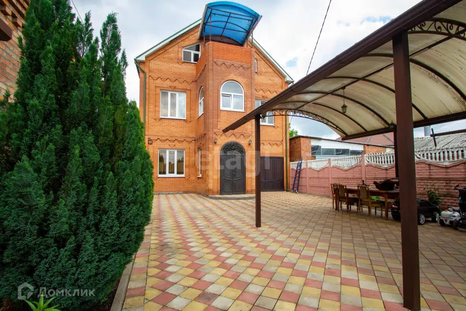 Продаётся 3-этажный дом, 350 м²