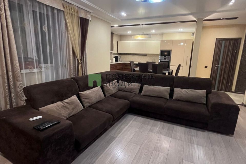 Продаётся 3-комнатная квартира, 124.8 м²
