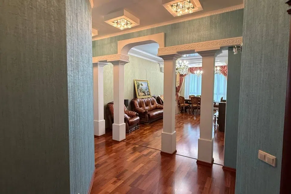 Продаётся 4-комнатная квартира, 163 м²