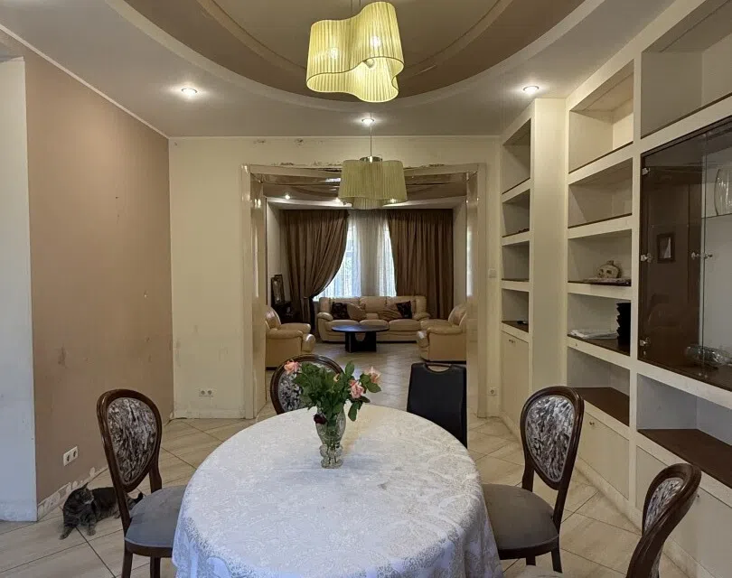 Продаётся 2-этажный дом, 670 м²