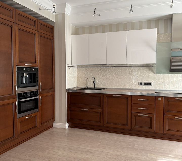 Сдаётся 4-комнатная квартира, 163.8 м²