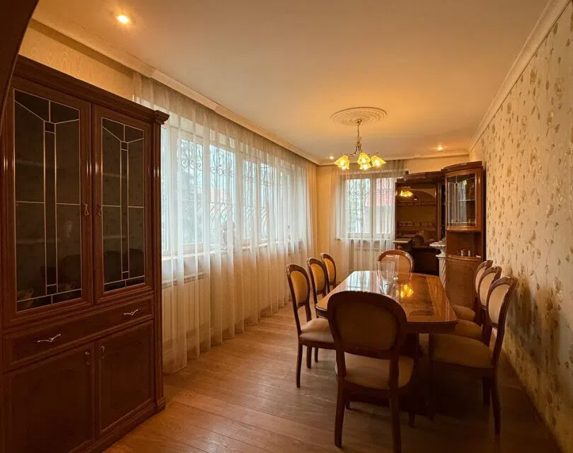 Продаётся 2-этажный дом, 350 м²
