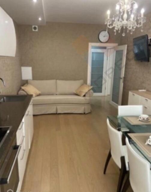 Продаётся 3-комнатная квартира, 121 м²