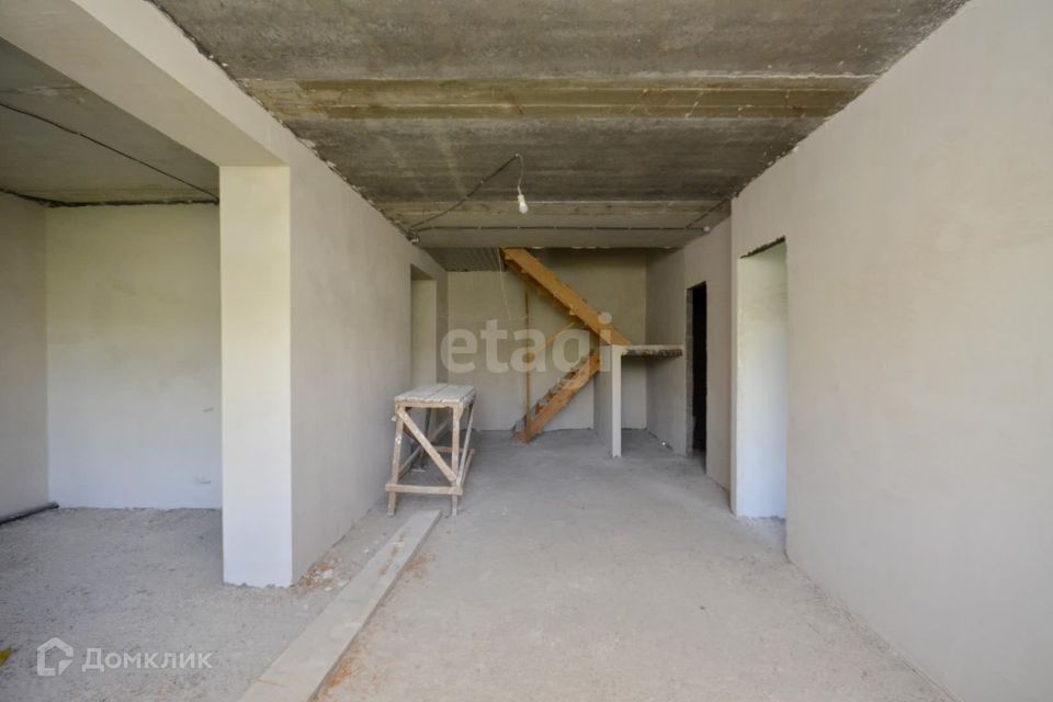 Продаётся 4-комнатная квартира, 135.6 м²